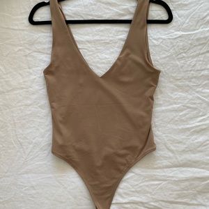 Aritzia- Babaton V neck contouring bodysuit in tan size medium
